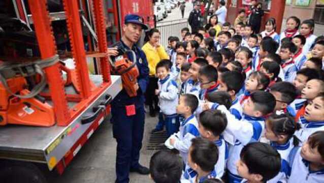 广州荔湾区培真小学举行节前消防演练活动