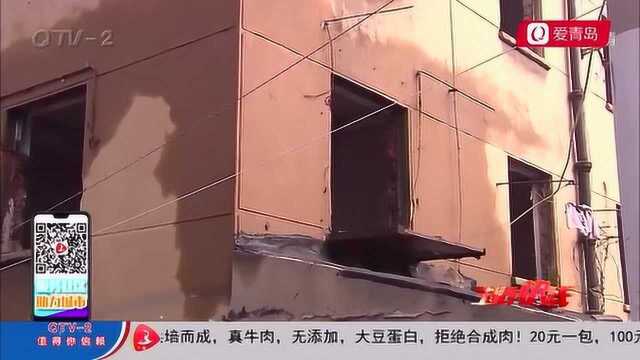 拆迁空楼惊现冰墙奇观 流水哗哗无人管?