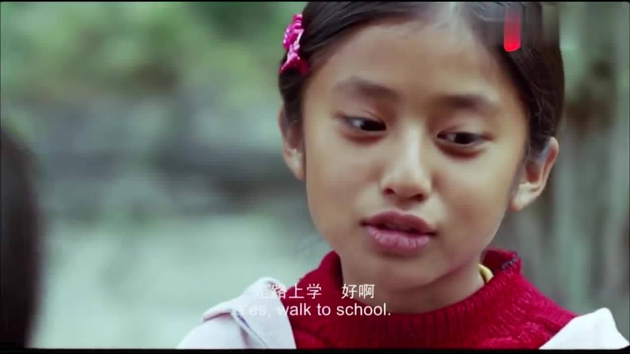 走路上学孩子每天溜索过江上学也不放弃对知识的渴望