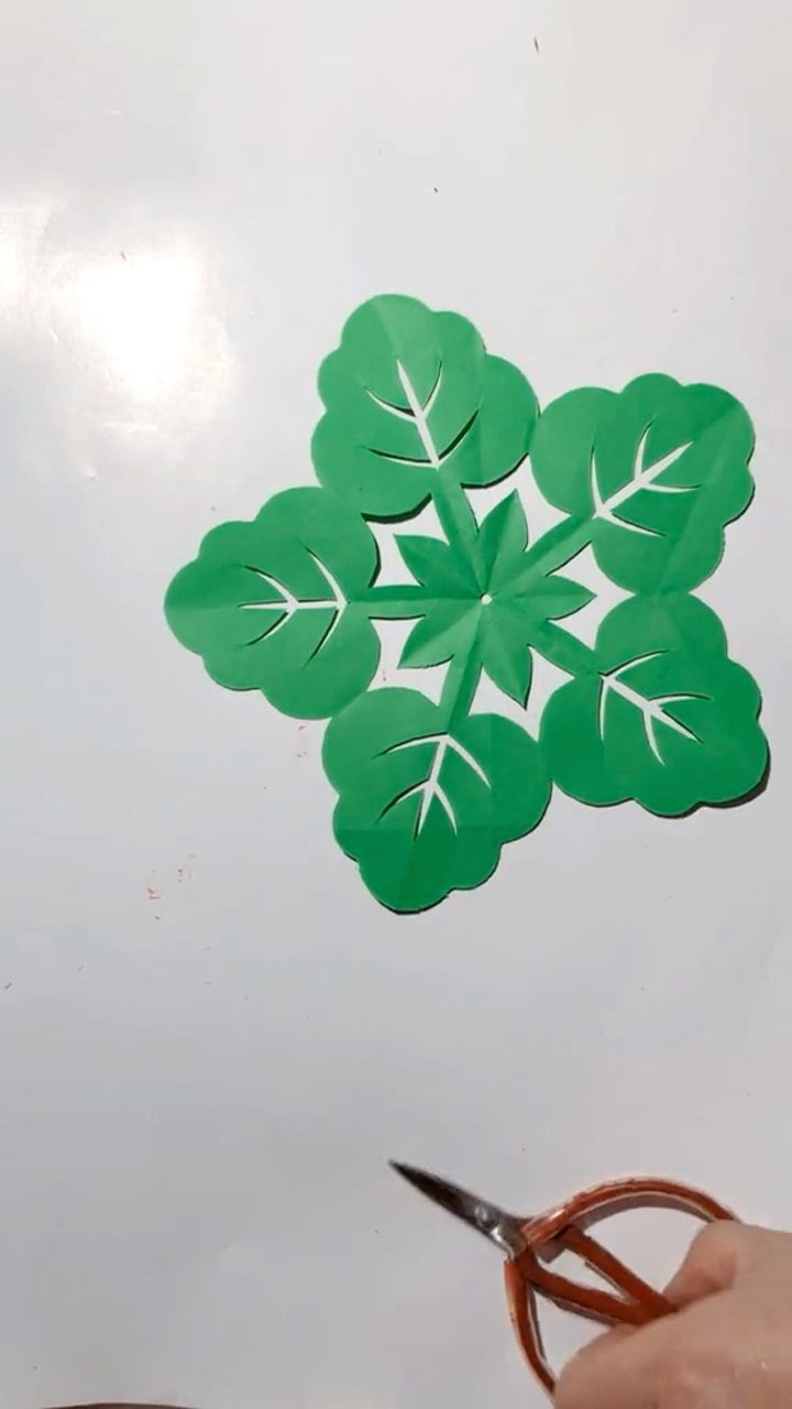 非遗文化手工剪纸之常青树