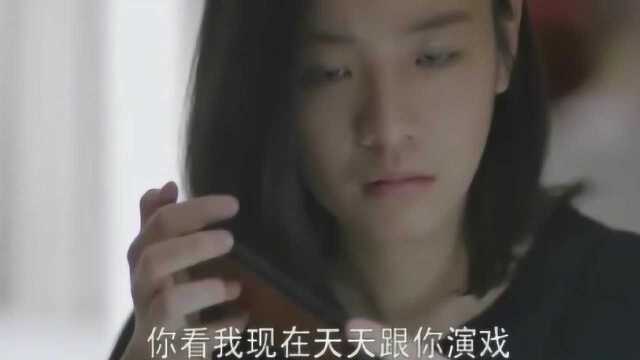 小欢喜:英子拿老爸的手机上传照片,发现与宋倩醉酒视频害羞了