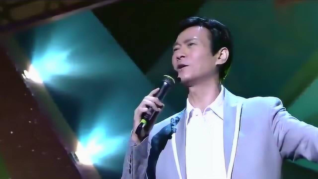 郑少秋笑看风云现场版近20年最有名的港剧主题曲之一