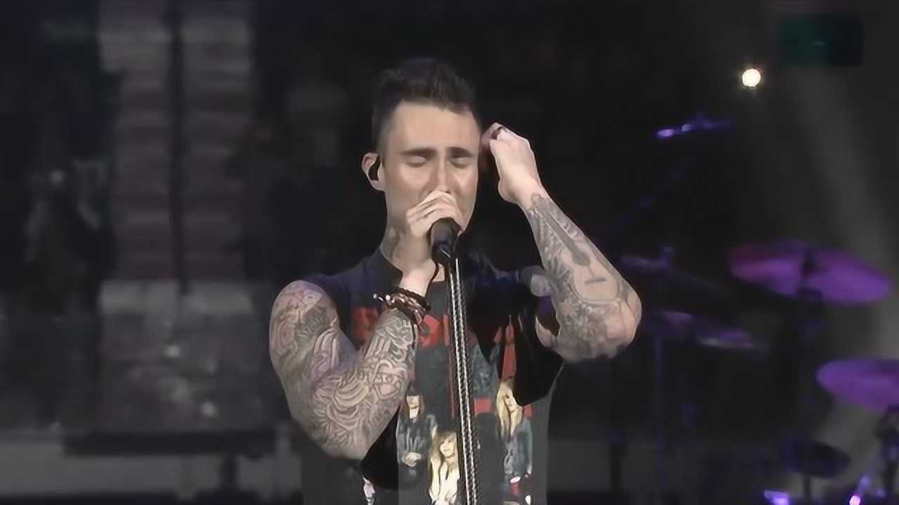 maroon5最新演唱会现场表演memories