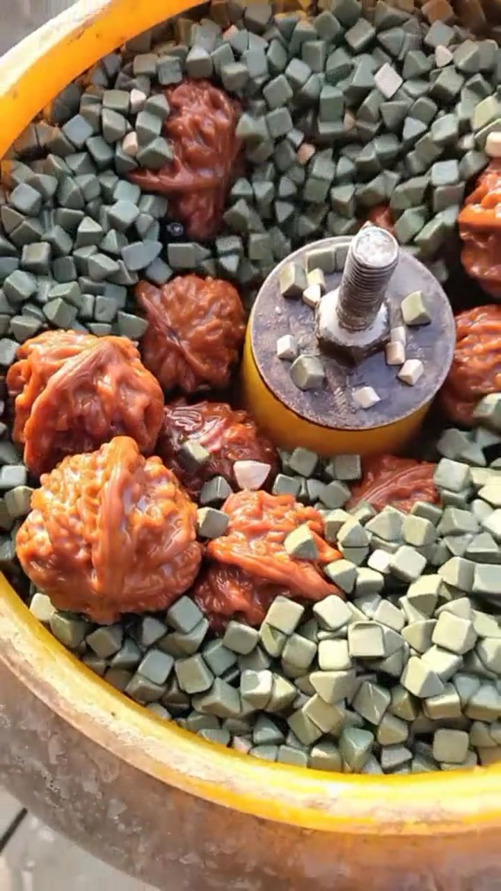 继续用这个机器打磨文玩核桃真的是太省力了