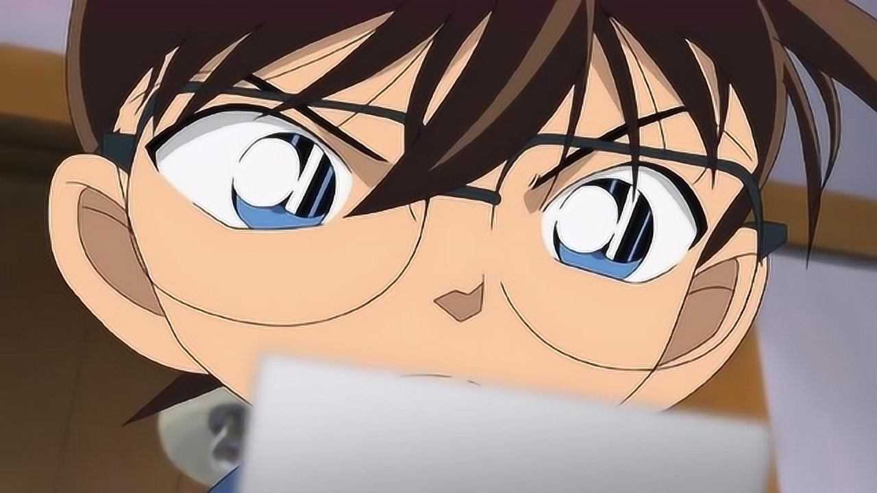 柯南的声音变化好大,上一秒是小孩,下一秒却是深沉的男低音