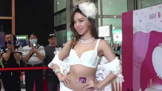 美女模特内衣秀,身材真是迷人,心动了