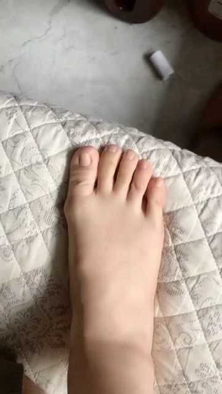 谁的脚趾头可以比耶