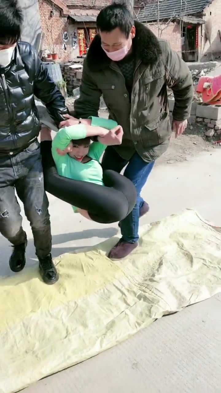 提起来那一刻全村人都笑了