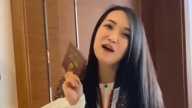 当看到这个美女屁股的那一刻,你想到了什么卡通人物?唐老鸭?