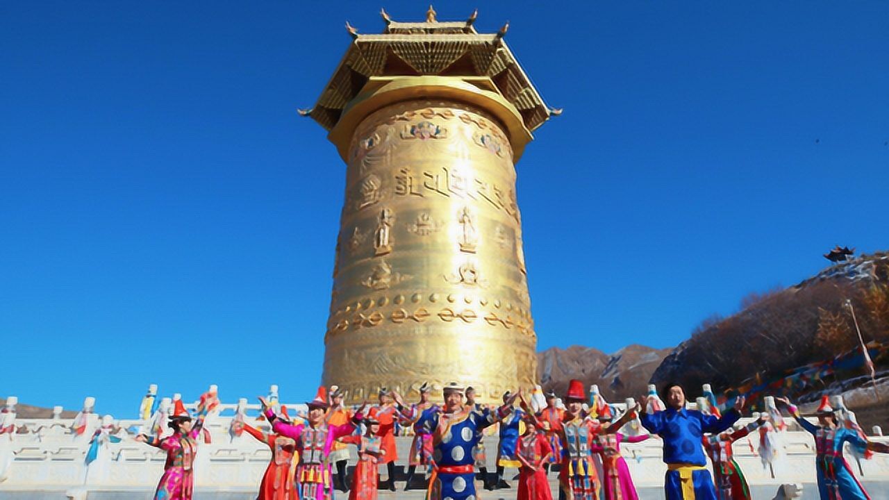 甘肃张掖肃南县,只有到了肃南旅行,才能看到世界最大转经筒