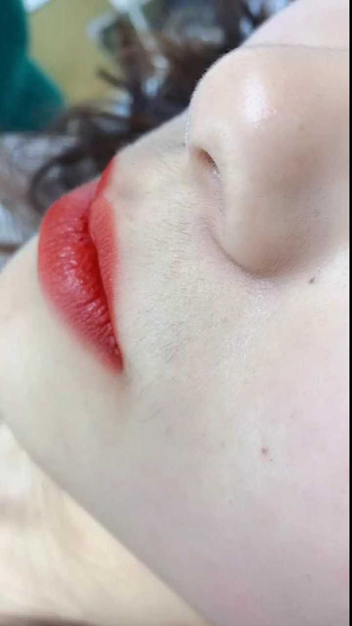 女士长唇毛,一招处理不再长