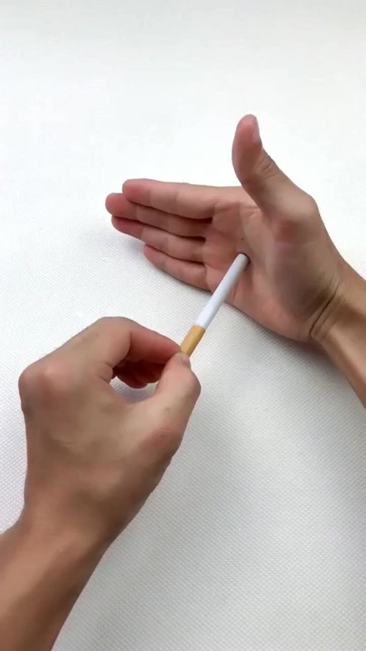 揭秘刘谦香烟穿透魔术明明知道是假的却还享受着被骗的过程