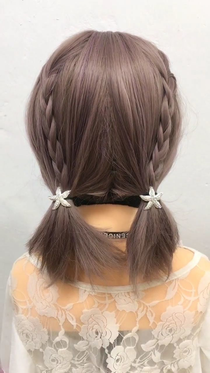 小朋友的两个小辫子这样扎起来特别的乖巧