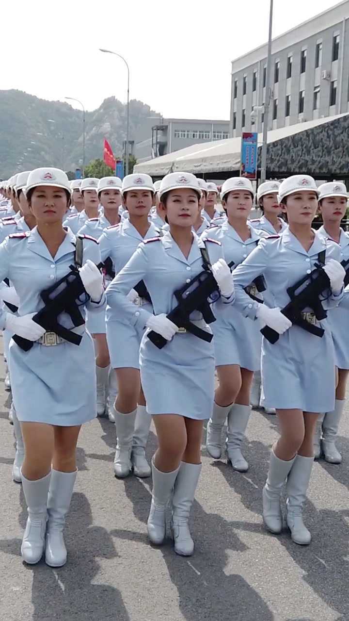 听受阅女民兵唱强军战歌太好听了