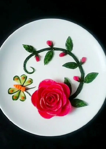 红心萝卜做的摆盘真是太美了,显得简单大气