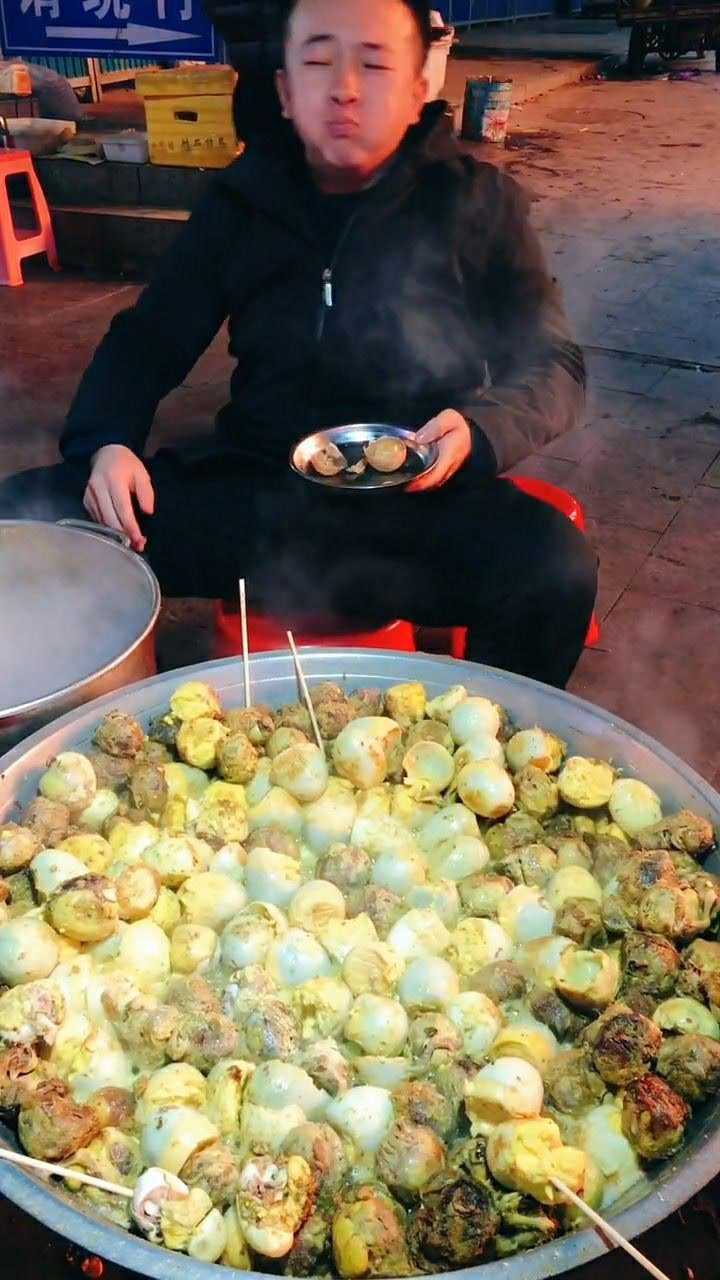 毛蛋只有在热气腾腾的时候吃,才叫过瘾