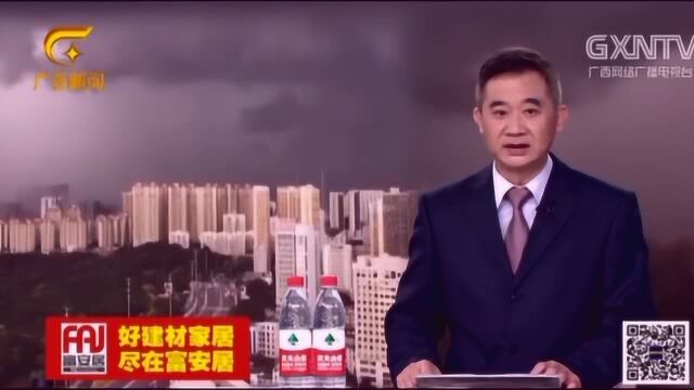 南宁容县突下暴雨,一名心梗老人被送往医院时救护车抛锚