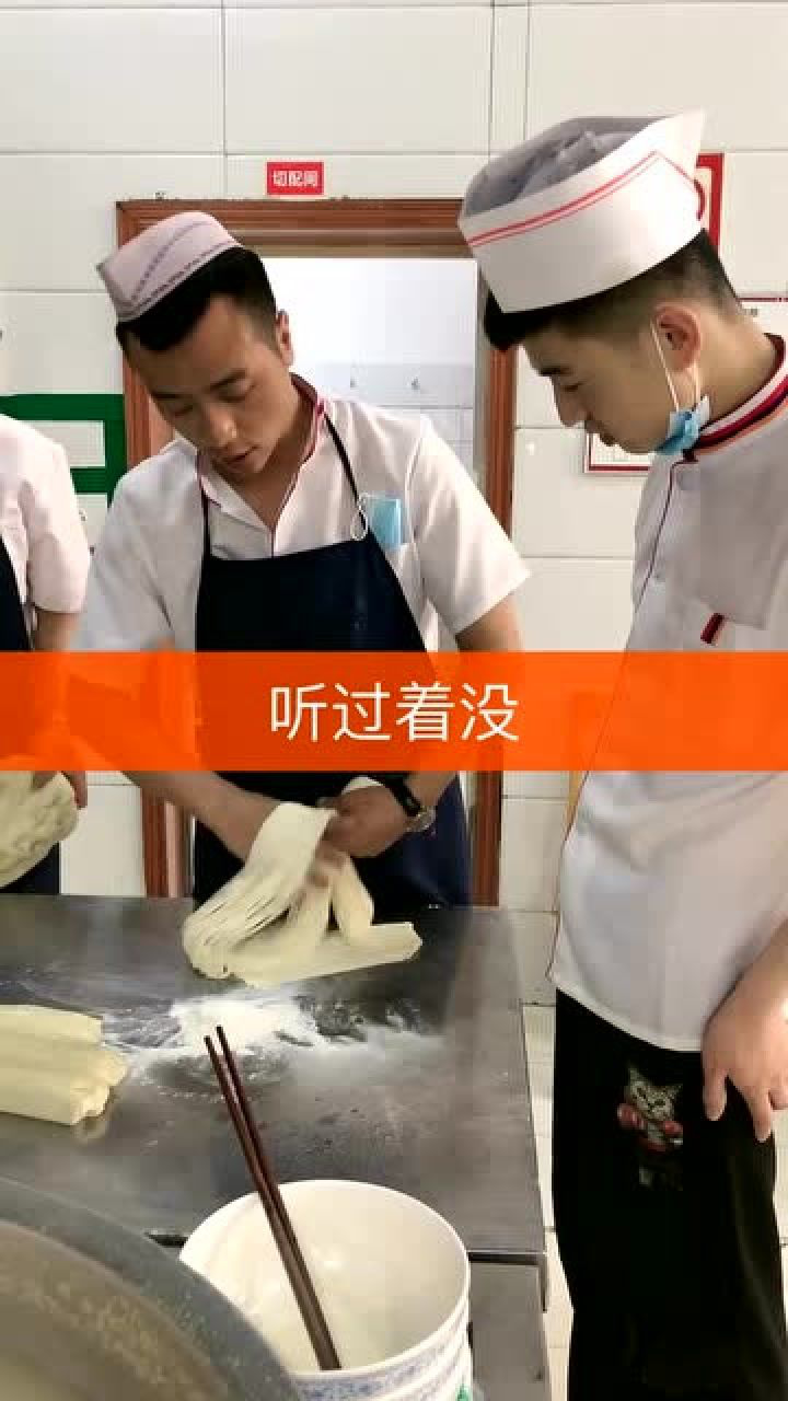 兰州拉面面一窝丝能拉出这面的才是高手