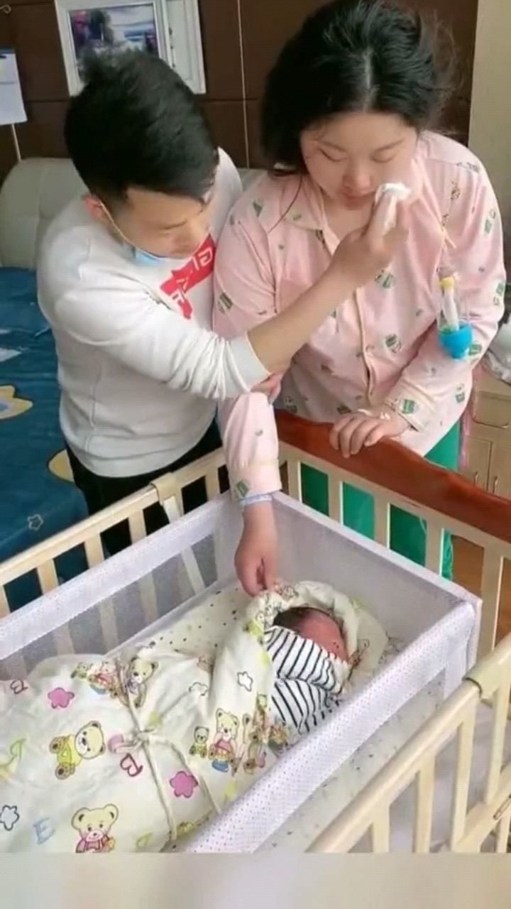 老婆生了孩子,真的太痛苦了,老是哭我看着好心疼!