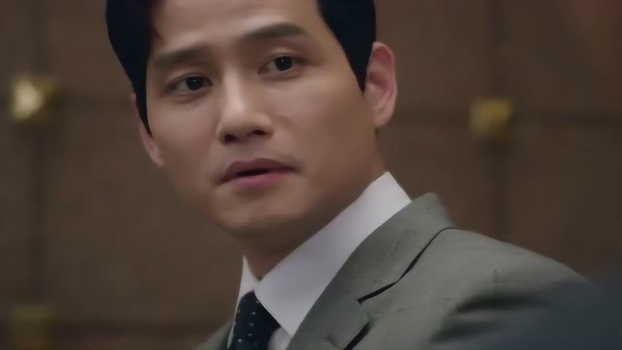夫妻的世界男主准备买单却发现公司的卡不能用了气冲冲的回了公司