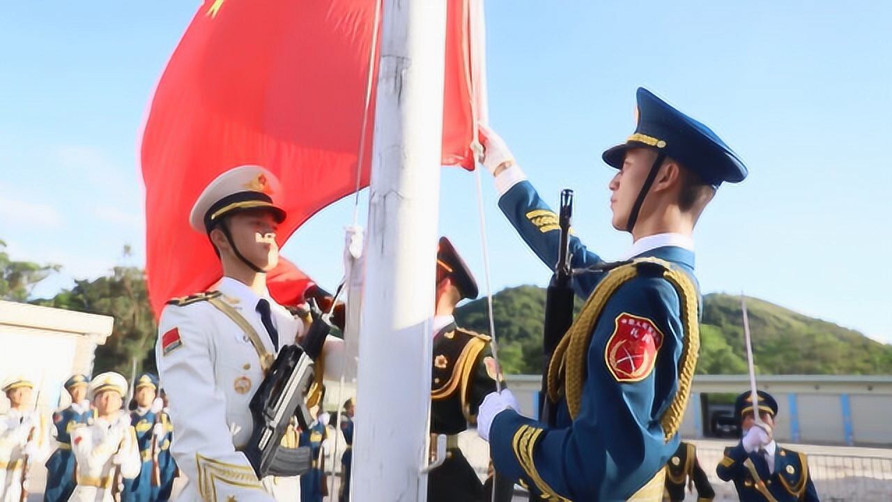 驻港部队各军营举行升旗仪式庆祝香港回归二十三周年