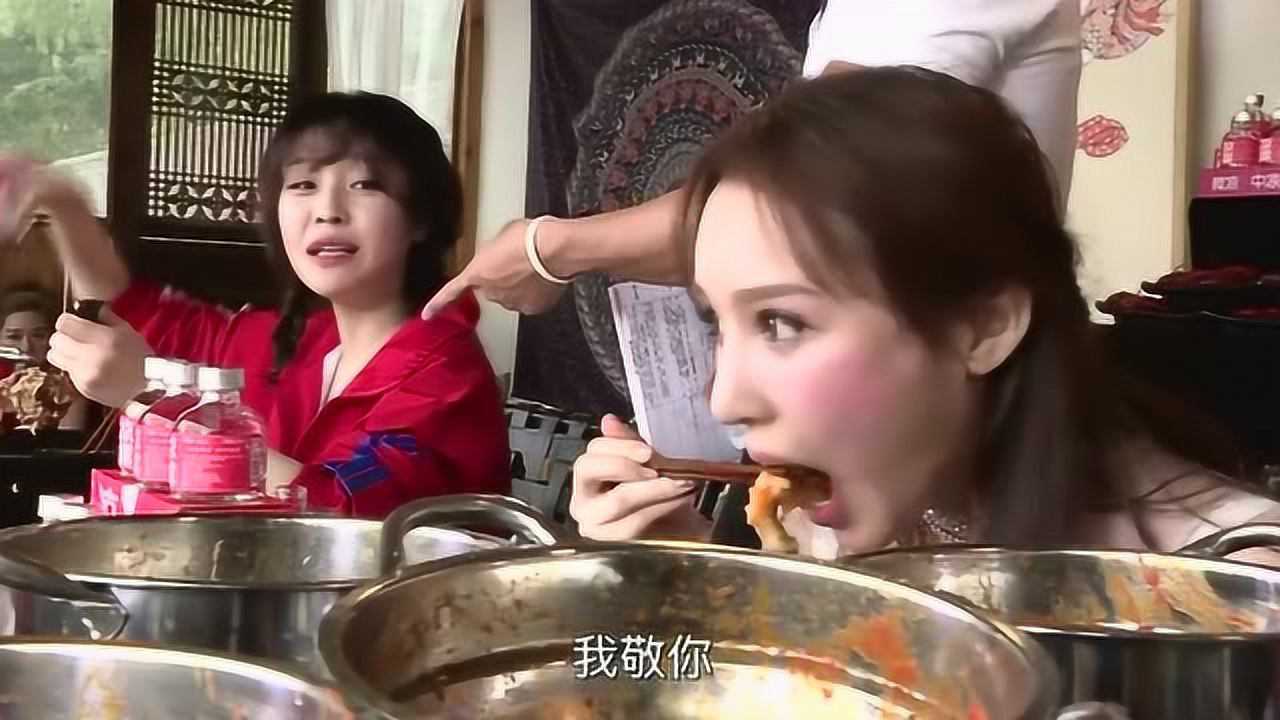 大胃王mini参加小龙虾挑战赛和美女的麻辣对决来了