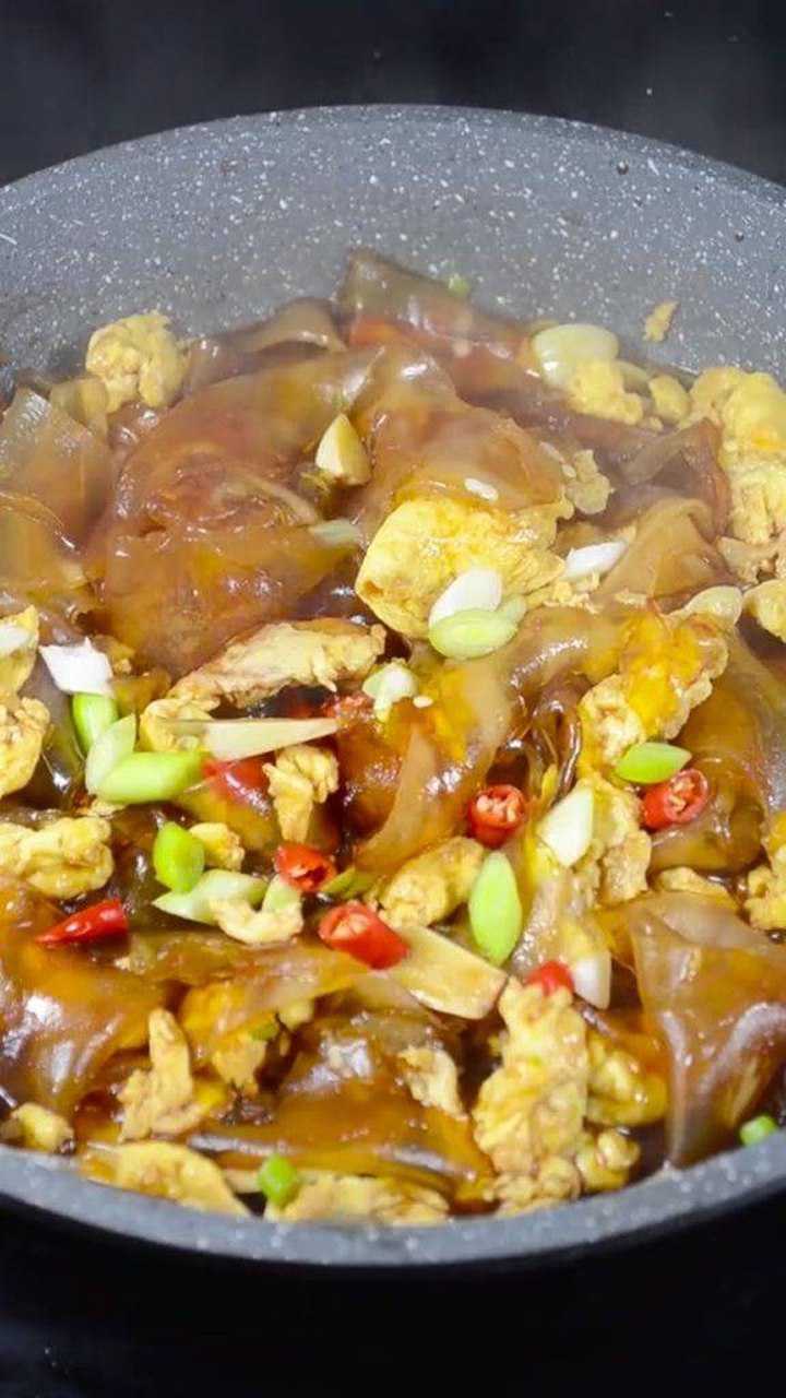 粉皮炒鸡蛋,你一定没有尝试过的味道,快来试试吧