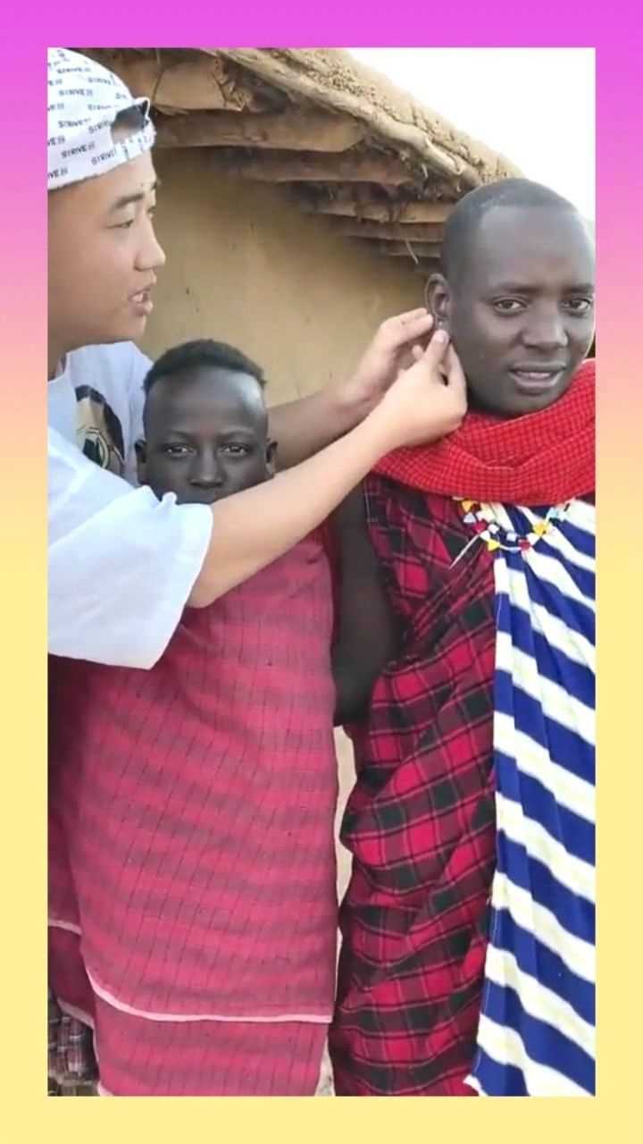 非洲马塞族的耳朵,耳洞竟然如此之大,太吓人了!