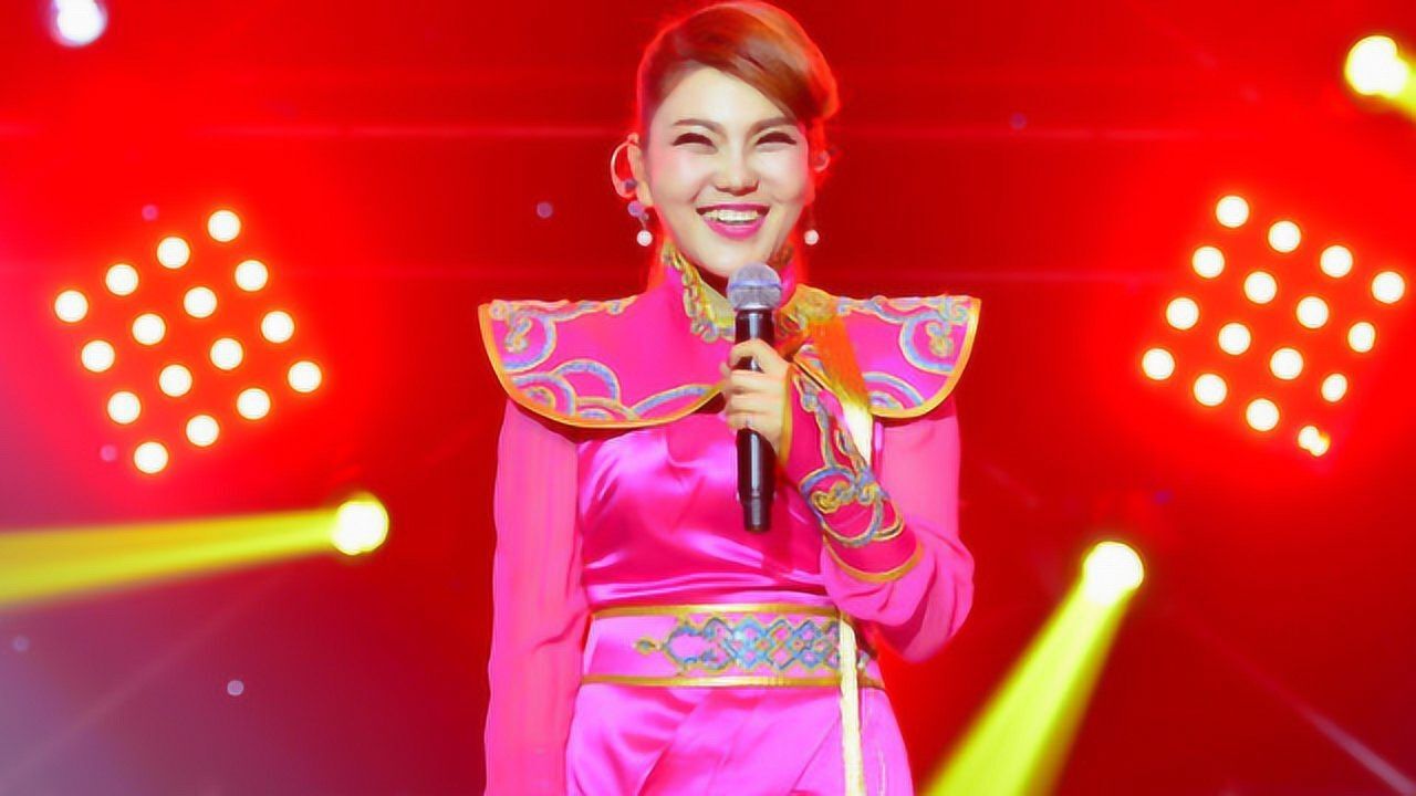 乌兰图雅演唱《中华大花园》,余音袅袅,令人陶醉