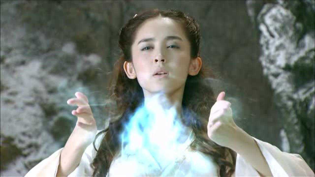 轩辕剑小雪动用女娲之力双腿竟变成了蛇尾看着实在太可怕了