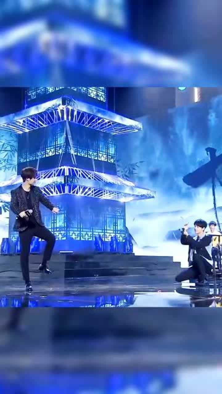 肖战王一博:你单膝向你弟下跪那一刻,把我锤在了坑底