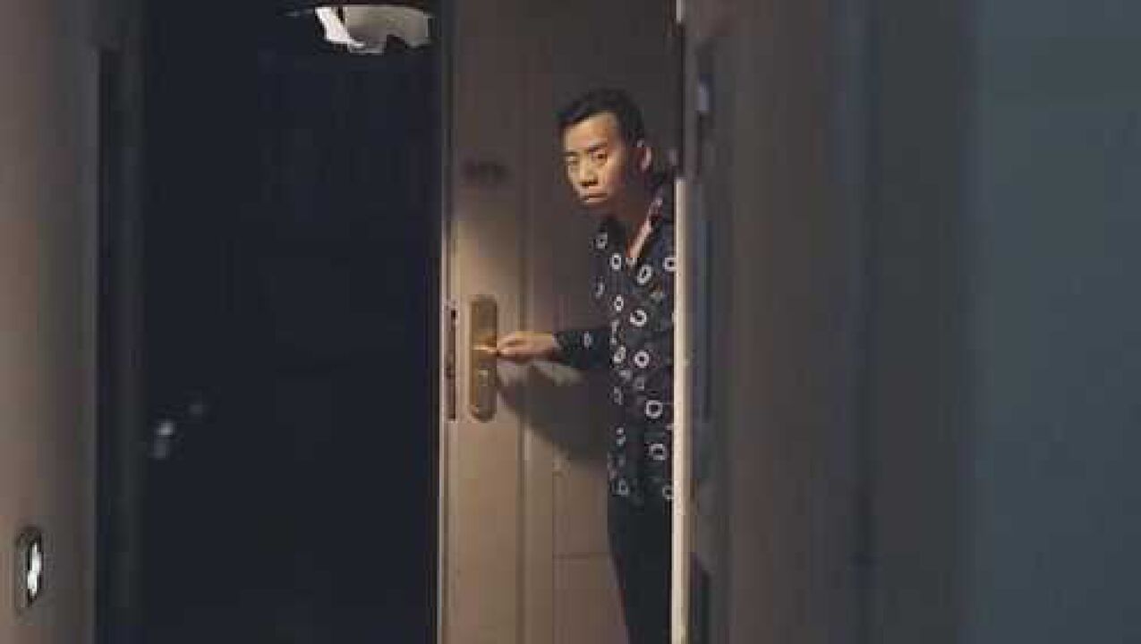 这个时候突然响起的敲门声,谁会去开门呢?打开门就后悔了!_高清1080P在线观看平台_腾讯视频