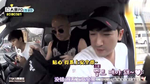 韩综:吕珍九头一回开方向盘右置车 哥哥们一起跟着不安