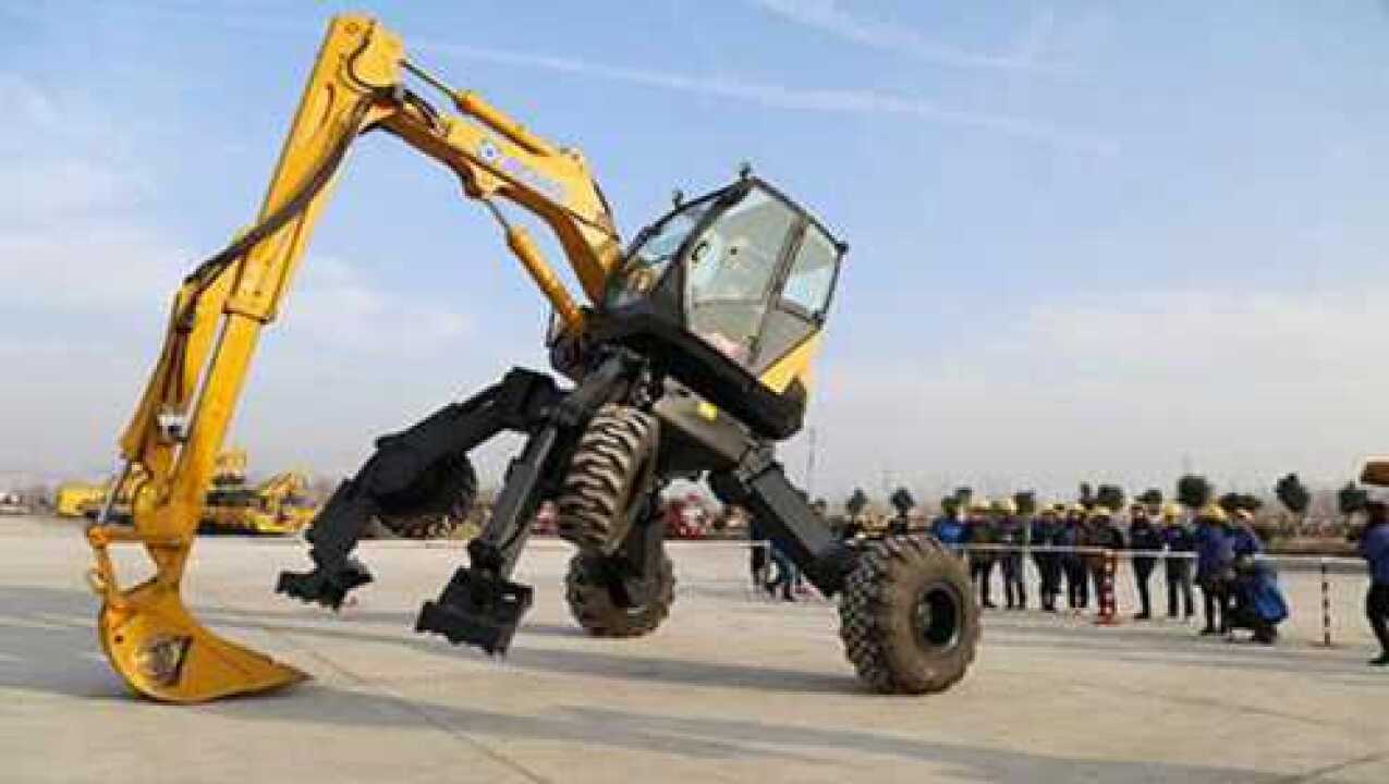 中国发明变形挖掘机上山下海都不在话下印度看了纷纷赞叹