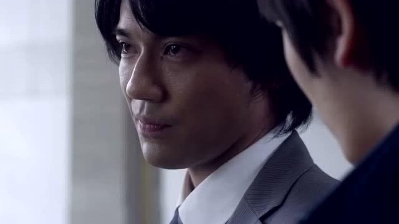 贝利亚人间体还把自己的经历写成小说,把自己写成正义的一派!