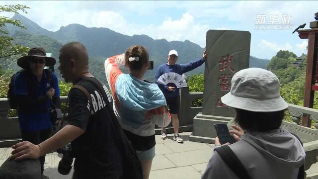 英雄归来!援鄂医疗队员畅游湖北武当山