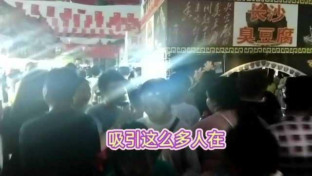 信阳目前最火得网红夜市听说很热闹看傻眼了人山人海交通堵塞