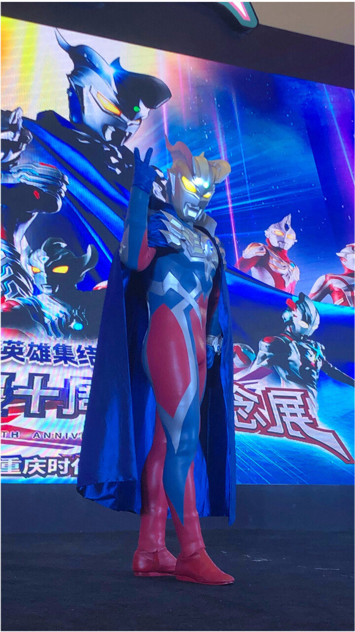 披风版赛罗奥特曼首次亮相太帅了