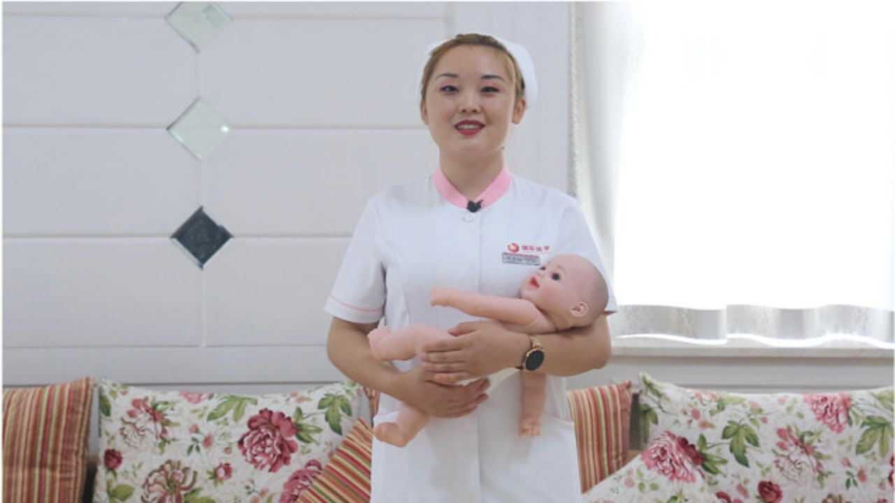 母乳喂养的正确姿势！牢记这4个动作，宝宝舒服妈妈不累_高清