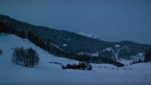 经典二战影片《血染雪山堡》 当年国内上映一票难求