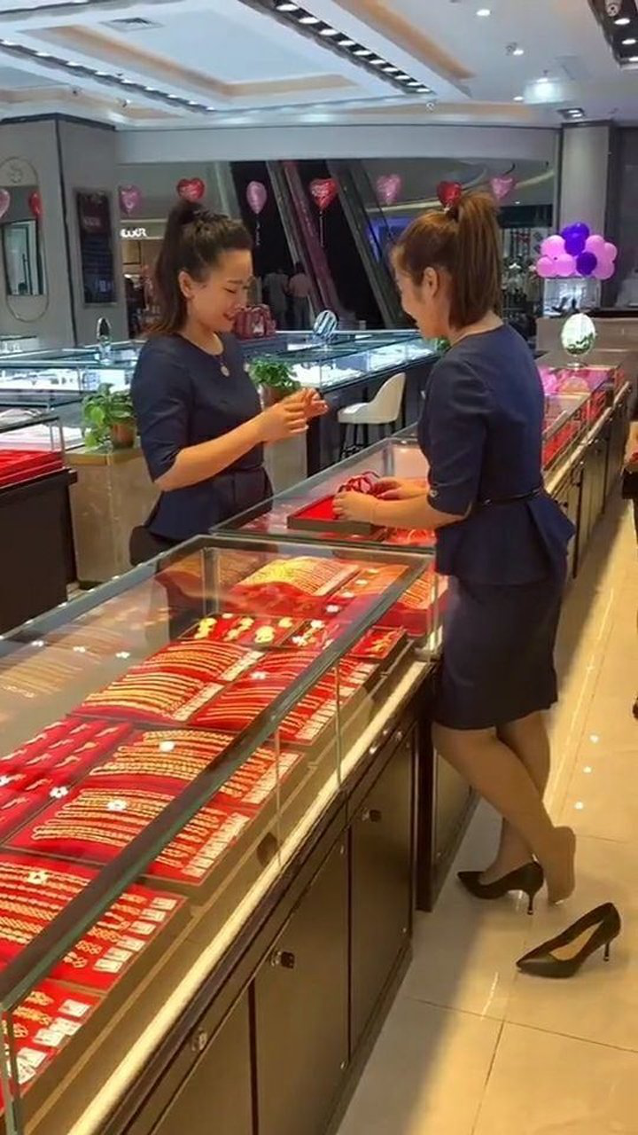 卖珠宝的小姐姐啊