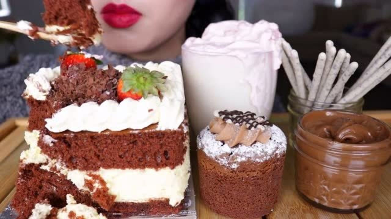 韩国网红美女小姐姐美食吃播 巧克力蛋糕