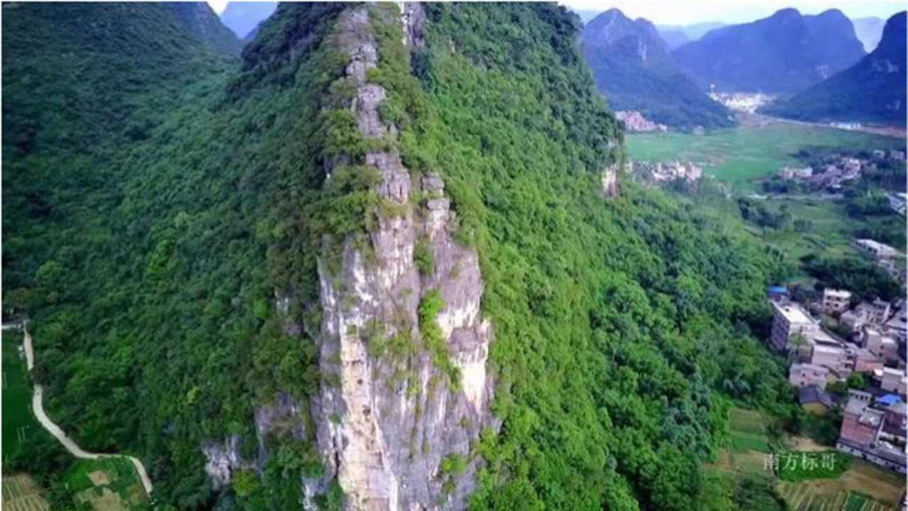 航拍广西的官帽山相传这里曾出过两朝朝廷高官算是风水宝地吗