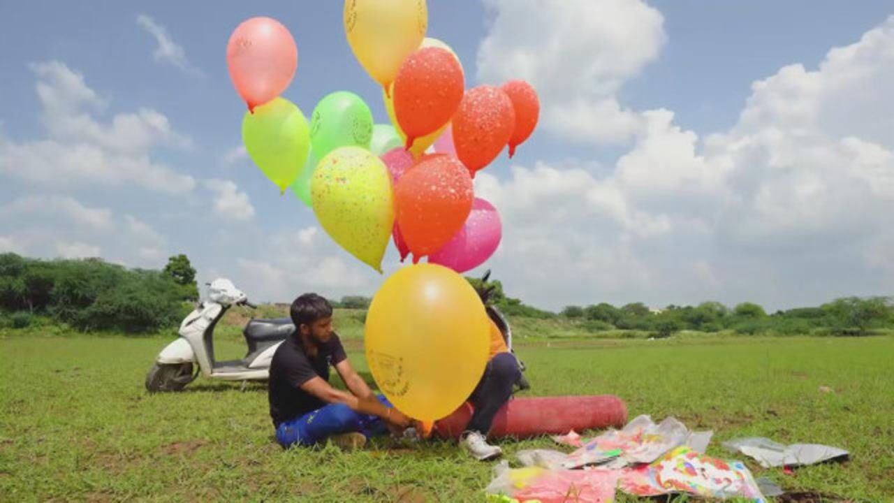 如何使用巨无霸氢气球飞向天空?新奇趣味挑战,一起来见识下!