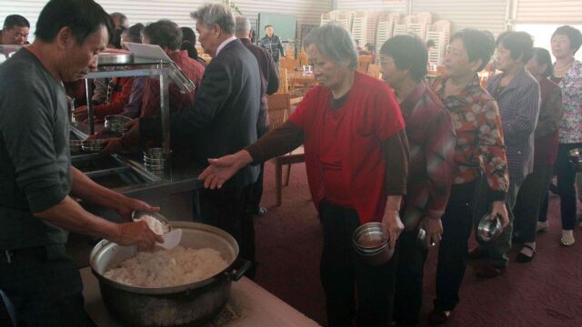 俗话说“早餐是金”,营养师却说:长期吃这3种早餐,还会减寿