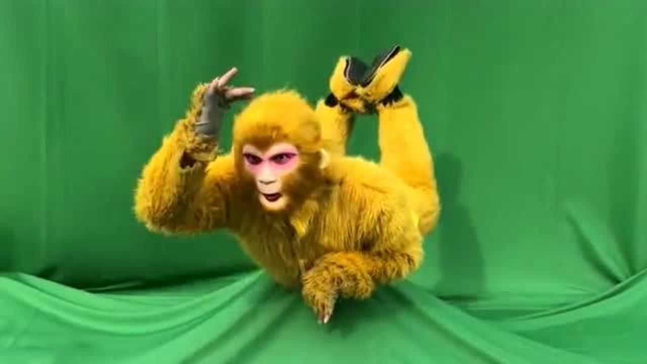 孙悟空腾云驾雾是这样拍出来的背景全都是绿布后期再加上特效