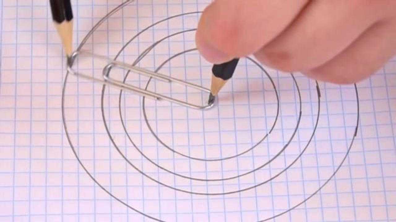 用回形针当做圆规画圆的时候刚好用动手试试吧