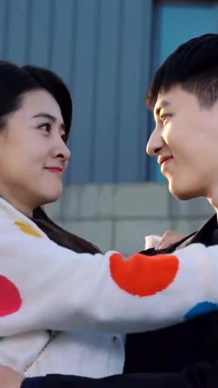 梁洁辛云来近距离对视超过3秒一定会笑场这一次看看谁先笑