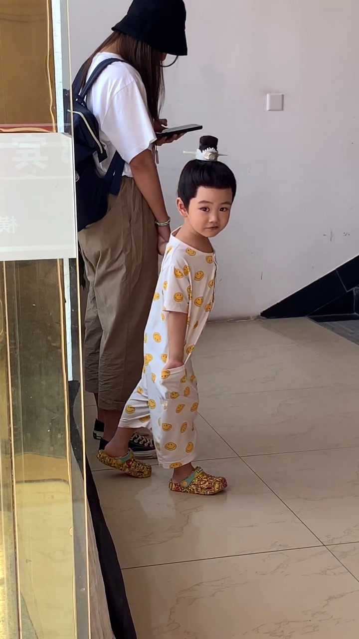 小朋友演成毅的小时候_腾讯视频