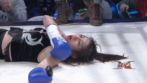 日本美女拳王被中国散打一姐5次击倒打懵，在擂台上当场大哭